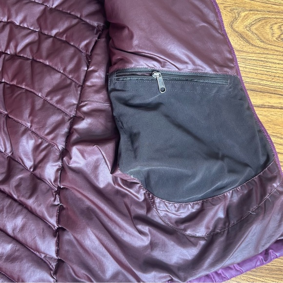Patagonia Women's Dark Plum Goose Down Puffer Jacket Size S - Picture 14 of 16